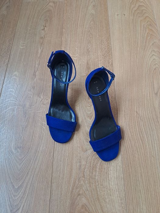Синие нарядные босоножки на высоком каблуке