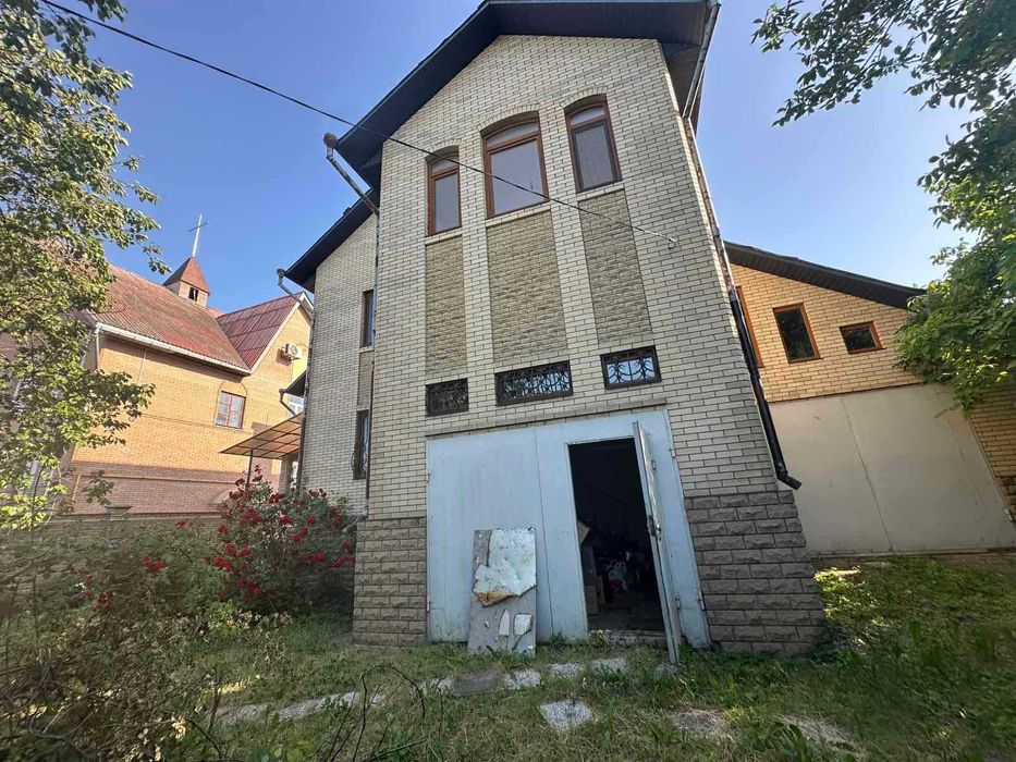 продается дом два этажа 350 квадратных метров район 8- й хлебзавод