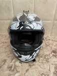 Capacete nikko.