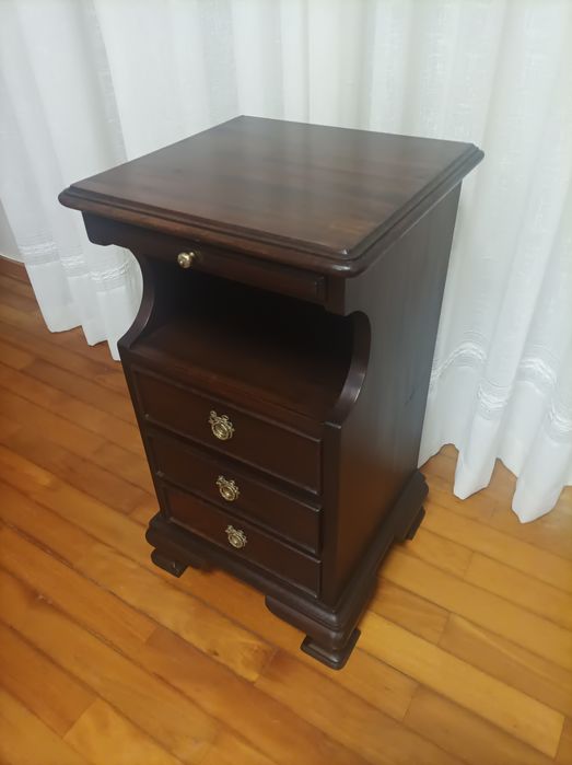 Móvel antigo de apoio restaurado estilo D Maria