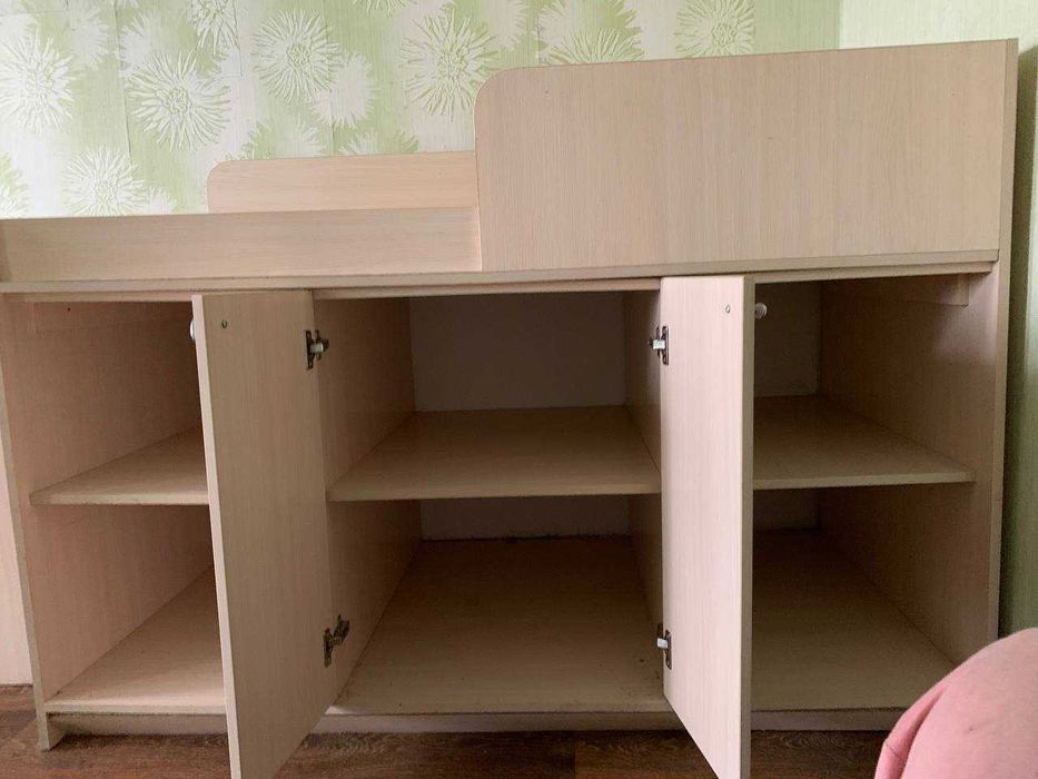 Кровать детская с мебелью