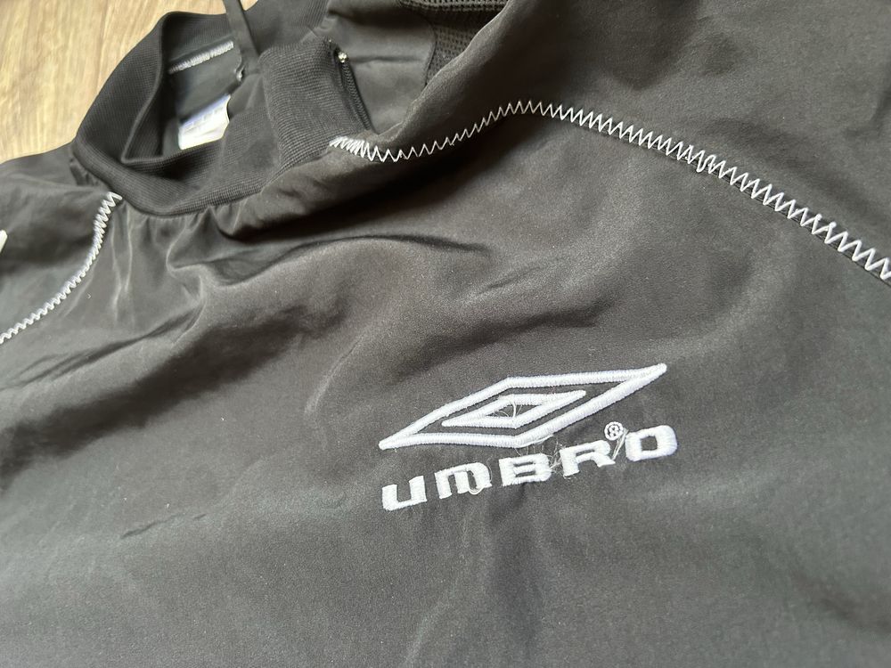 Kurtka wiatrówka kangurka - marki: UMBRO ; rozmiar: 140