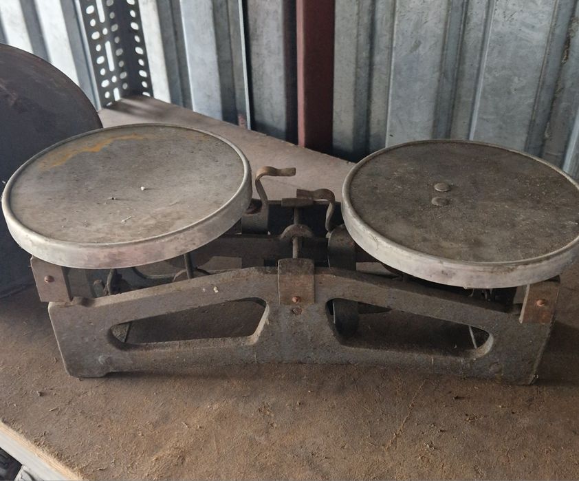 Waga szalkowa stara z kubłem przedwojenna