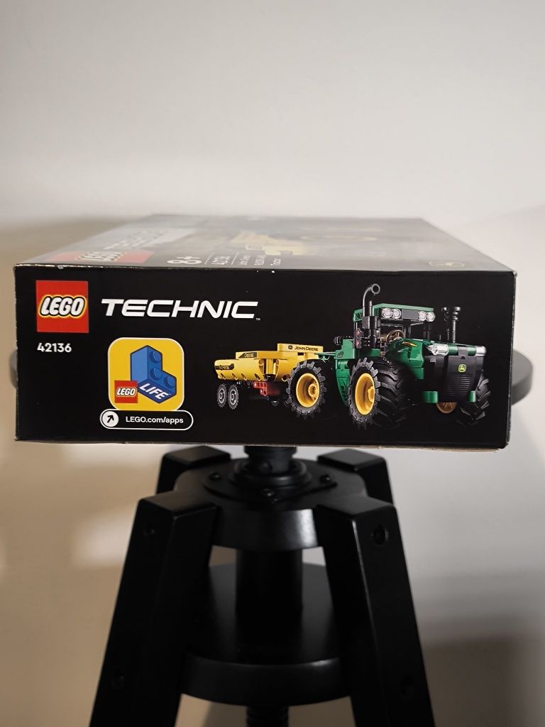 Klocki LEGO 42136 Technic - Traktor John Deere 9620R 4WD