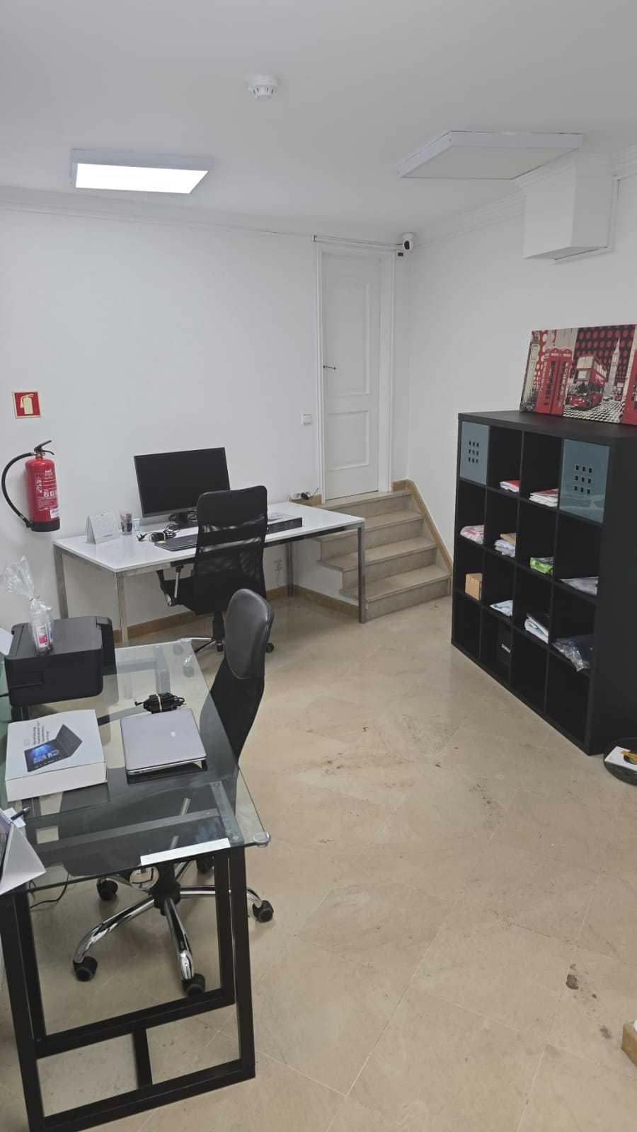 Trespasse e/ou Recheio Espaço Comercial em Almada.
