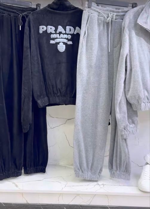 Костюм велюровый prada с штанами