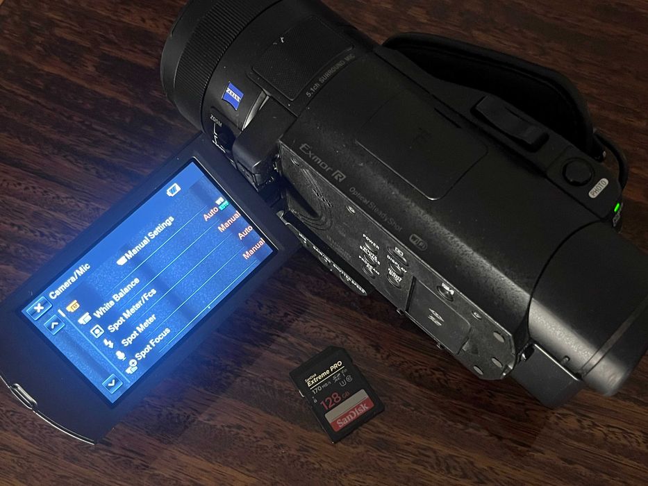 Câmara Sony FDR-AX100, 4K (+estojo e cartão SD 128g)- excelente estado