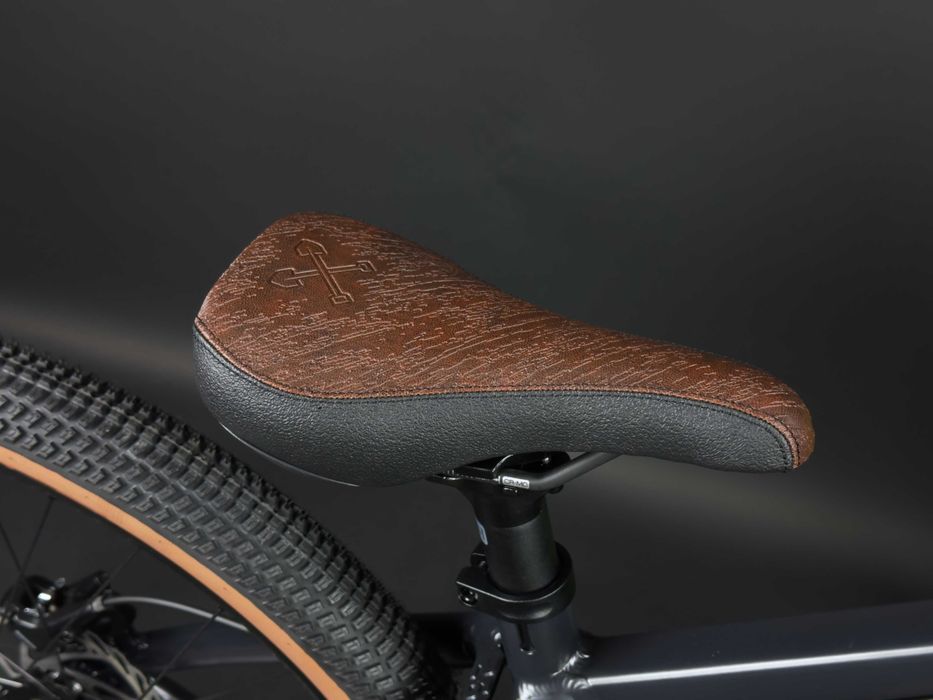 26″ DARTMOOR Two6Player Evo 2025
(mat Black/Brown)
Dirt Street Park
