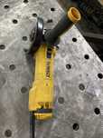 Кутова шліфмашина DeWALT DWE4217