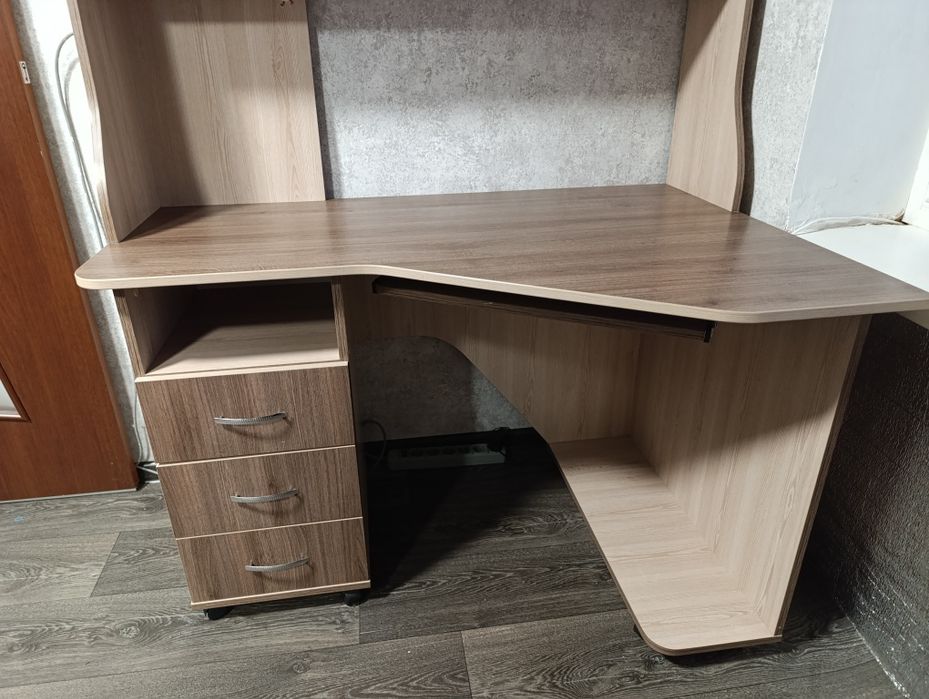 Стіл комп'ютерний кутовий