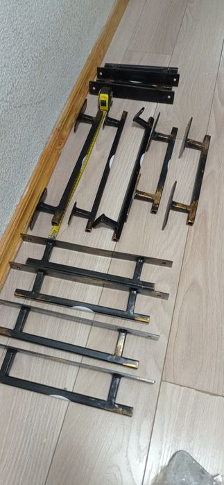 Ручки дверні металеві