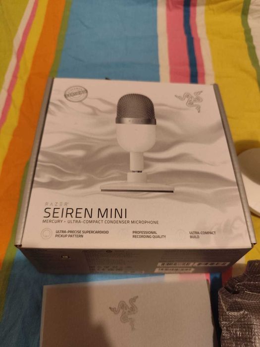 Microfone Razor Seiren mini branco