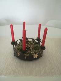 Base para velas + velas vermelhas.