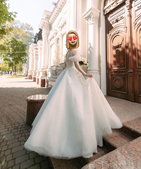 Весільна сукня не нова але дуже гарна