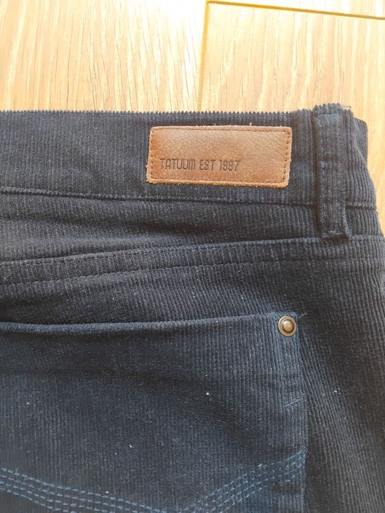 -60% Sztruksy Tatuum 32/32 cienkie spodnie. W pasie