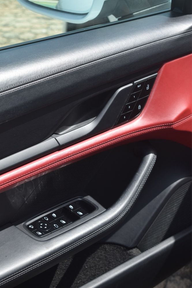 Porsche Taycan 4S