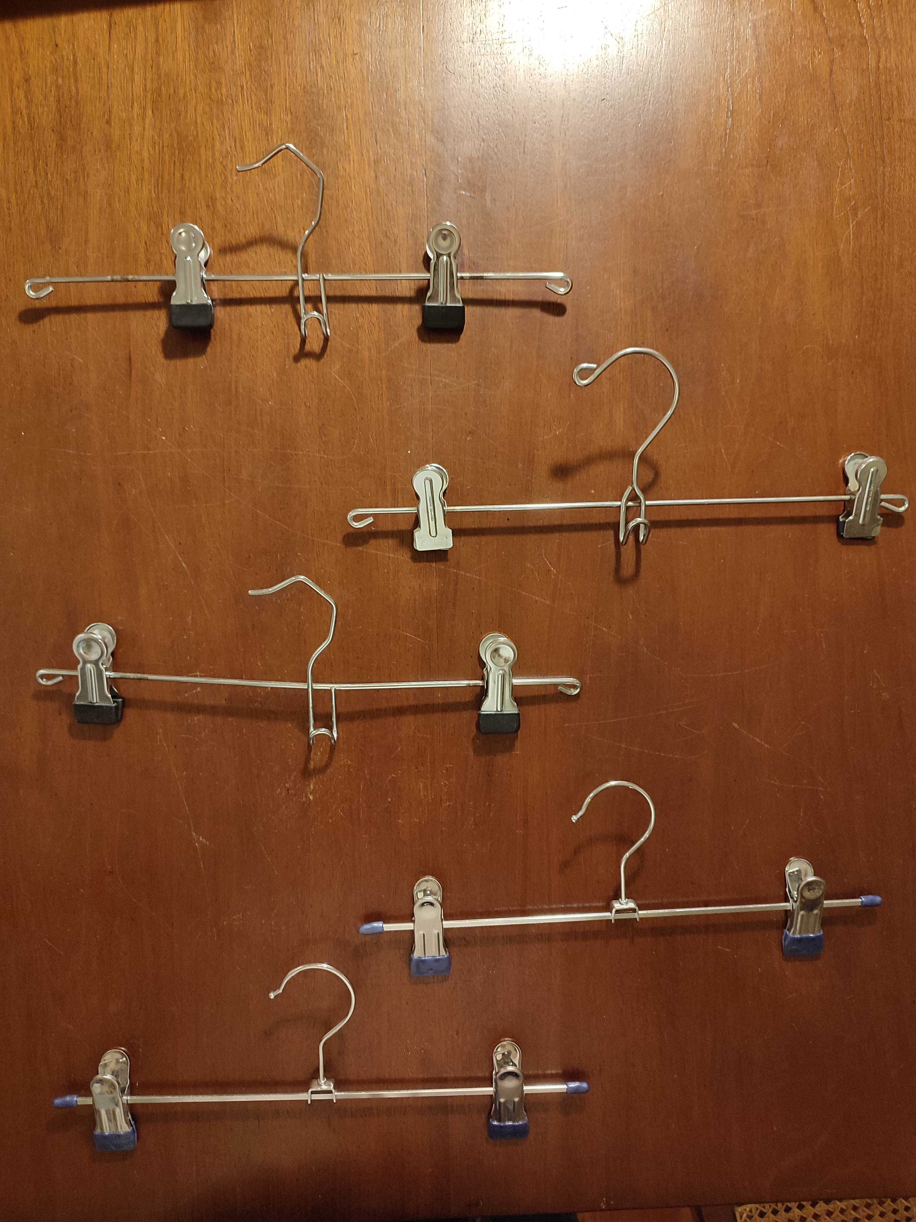 Cabides de camisas e calças