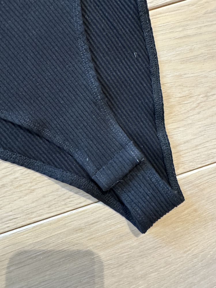 czarne eleganckie obcisłe body