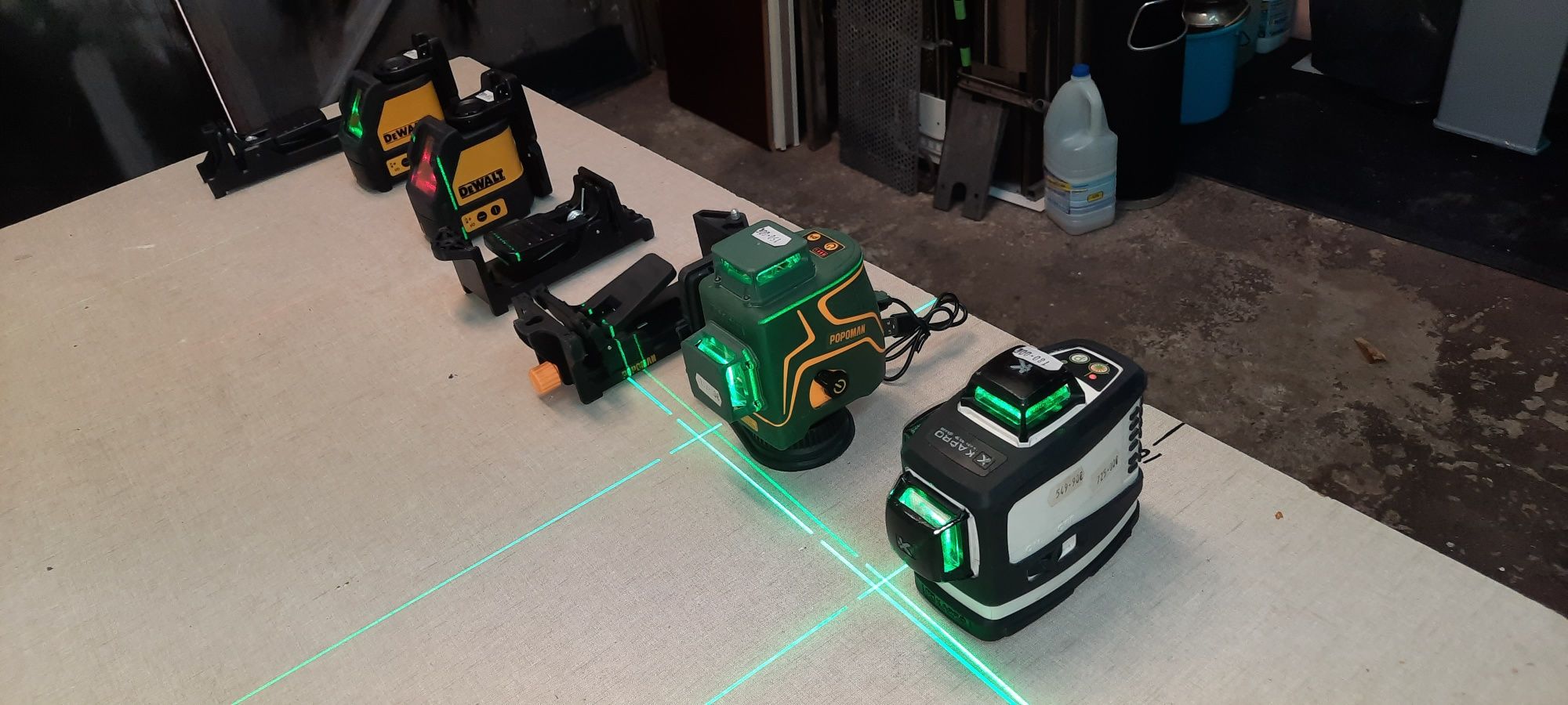 Laser Dewalt  linhas cruzadas e de 12 linhas