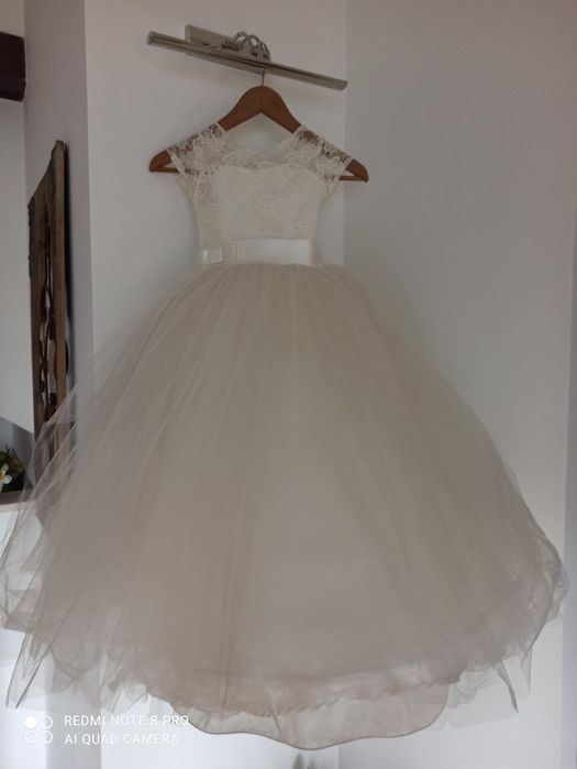 Piekna sukienka jak ślubna