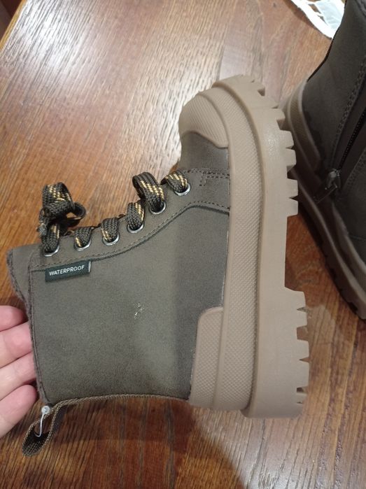 Ботінки чоботи сапожки