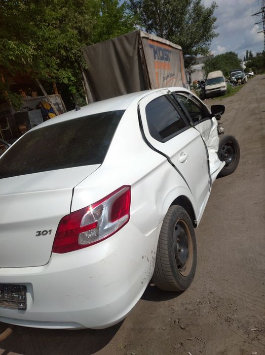 Разборка Peugeot 301 фонарь задний бампер багажника рулевая колонка