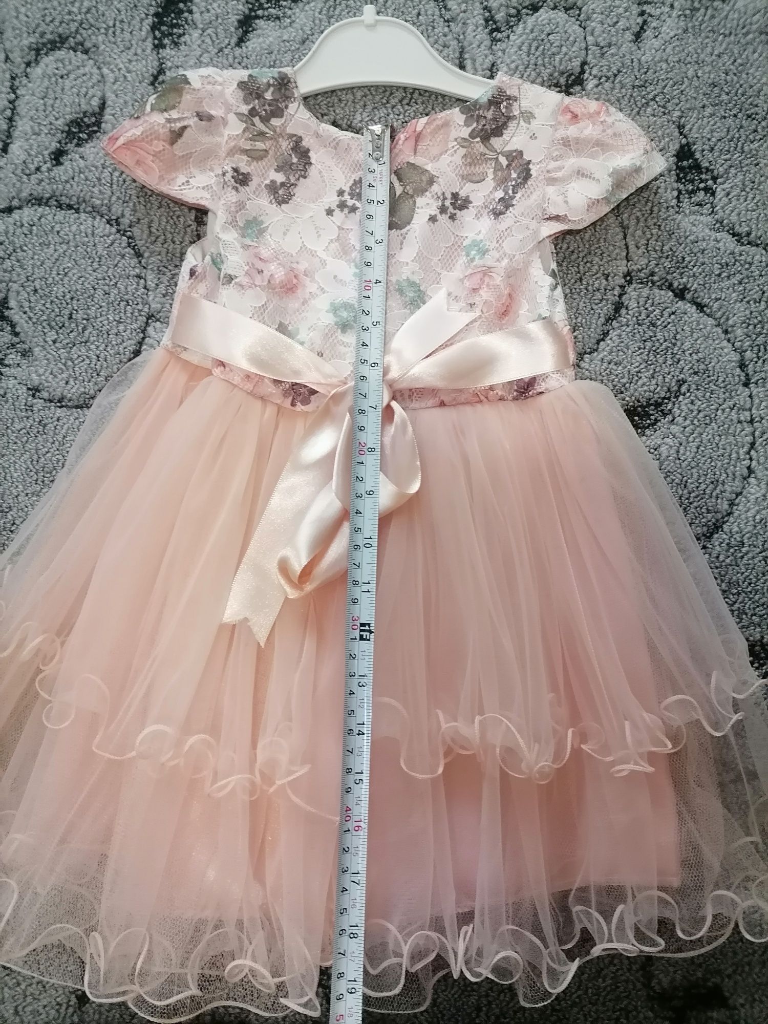 Нарядное платье на девочку 1 годик