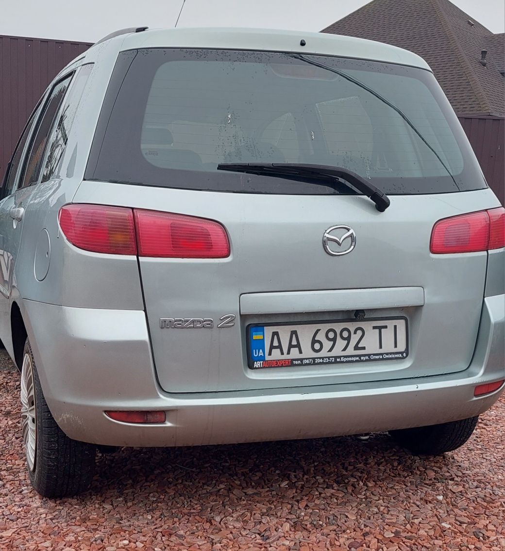 Автомобіль Mazda  2