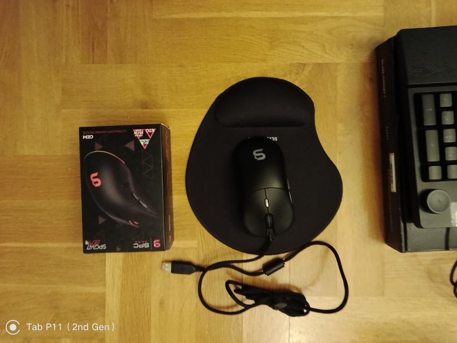 Klawiatura myszka słuchawki i stojak na słuchawki ( przewodowe )