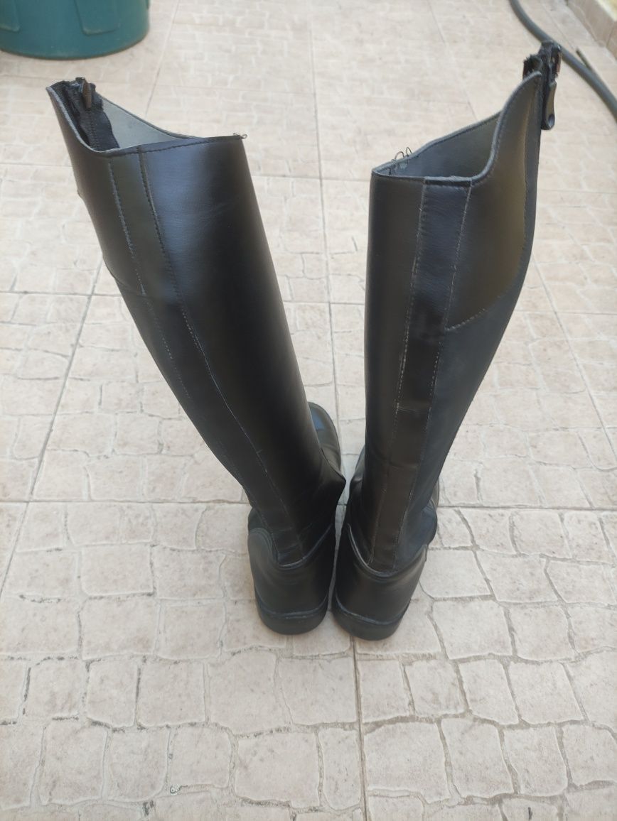 Botas equitação em pele com fecho
