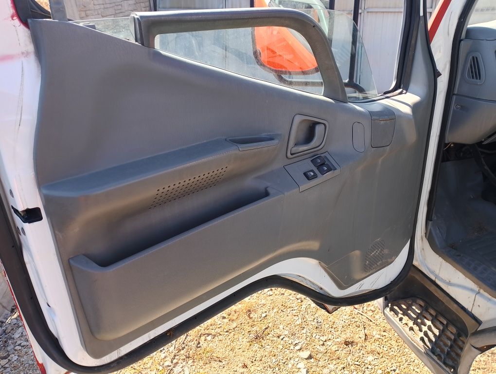 Mitsubishi Canter Kabina Kompletna Eu fotele drzwi lusterka części