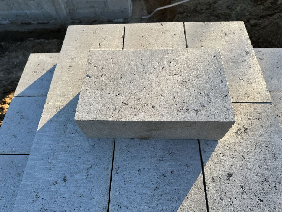 Bloczek betonowy fundamentowy