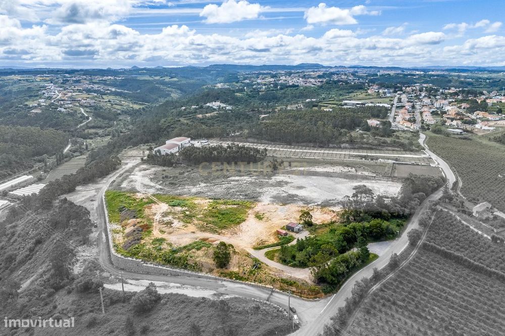 Terreno com 21985.97m2 para Construção de Armazéns Industriais 7837.30