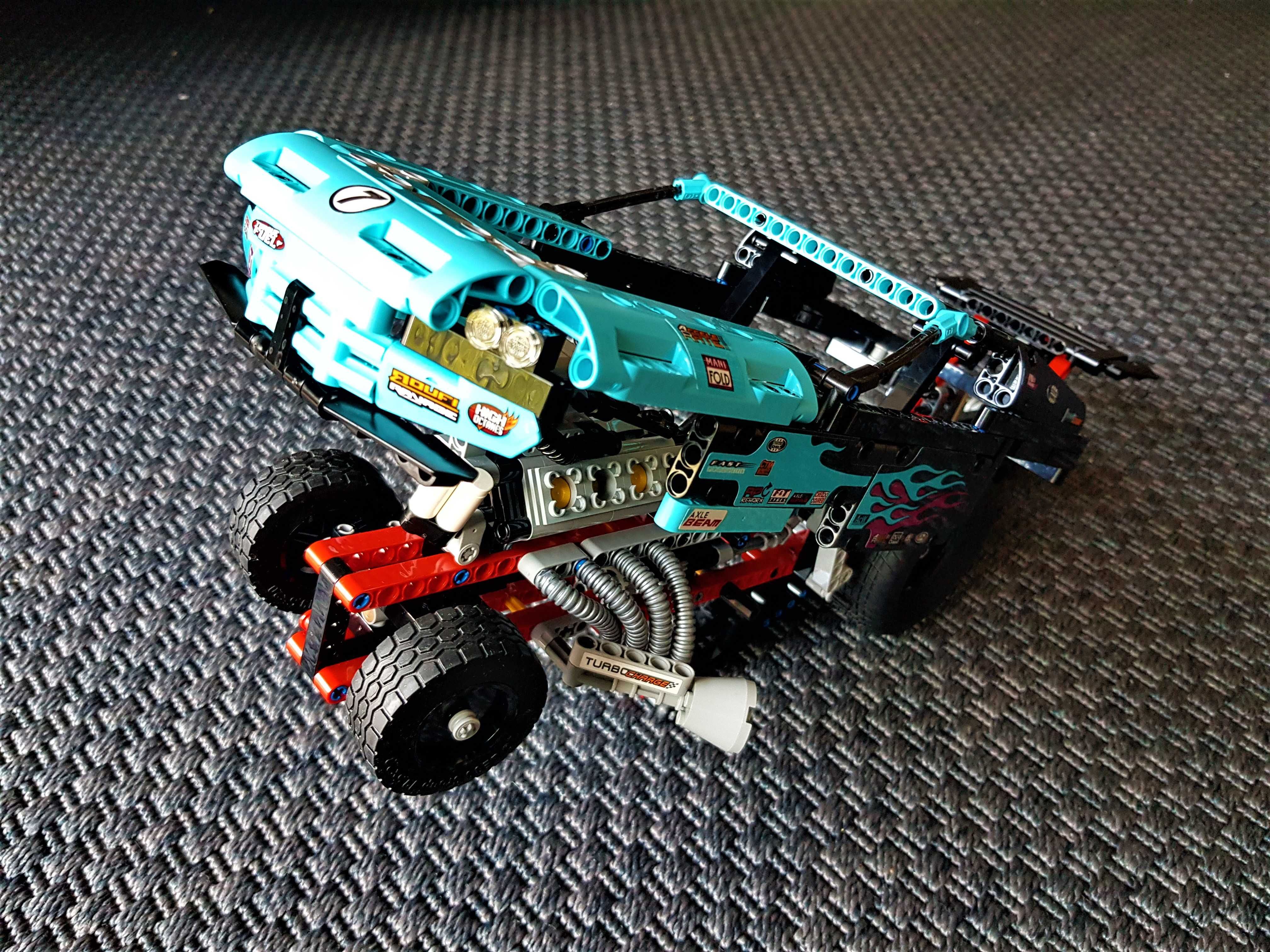 LEGO® Technic 42050: Drag Racer