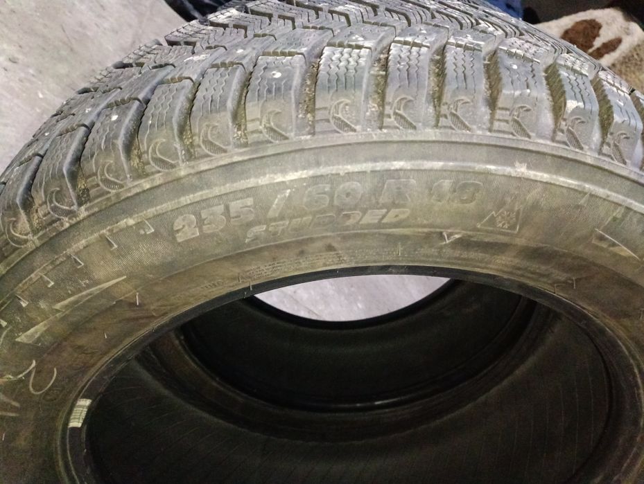 Шины Б/У зимняя 235/60 R18 MICHELIN 2шт.