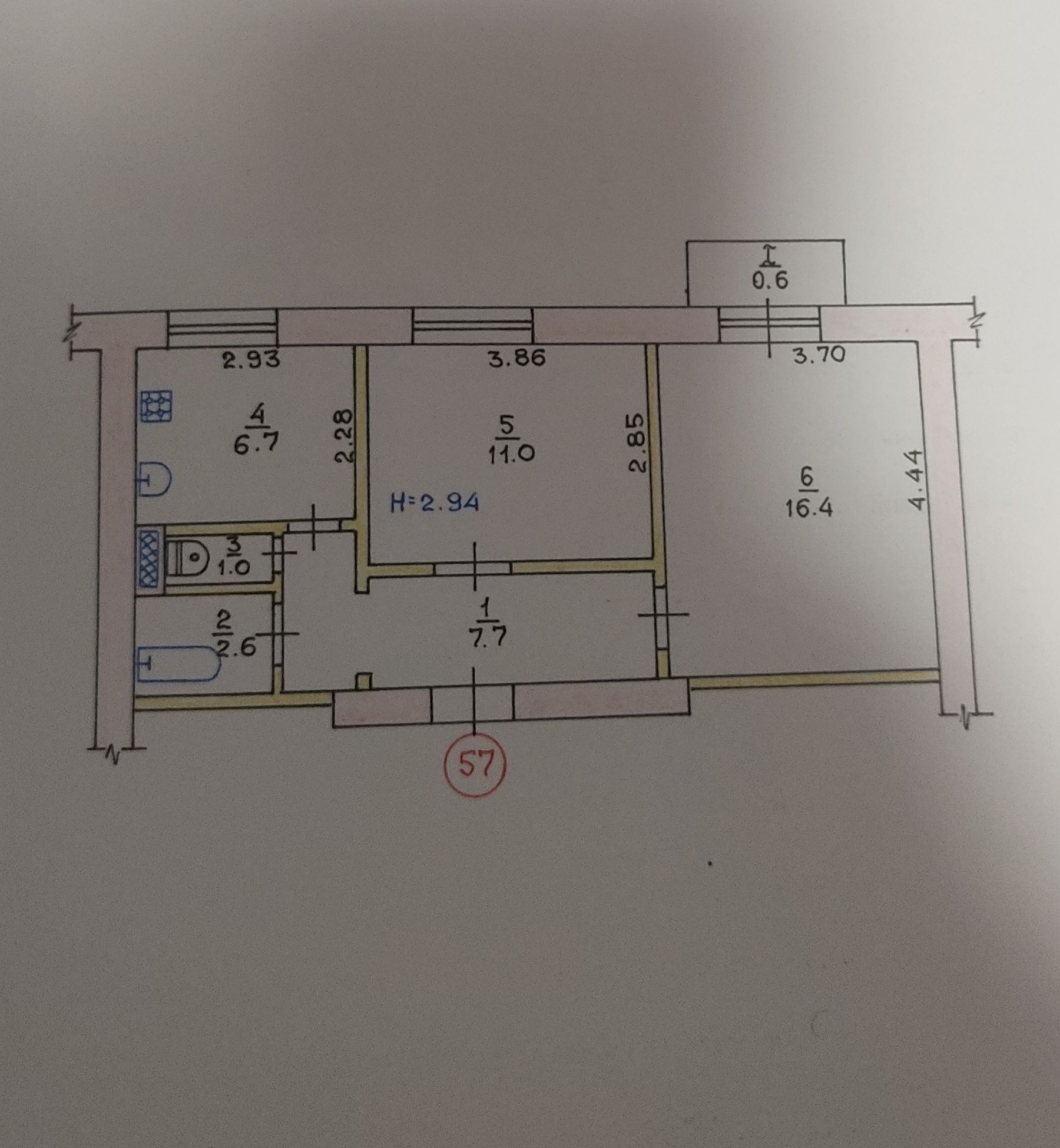 Продам 2х комнатную в центре Артема .