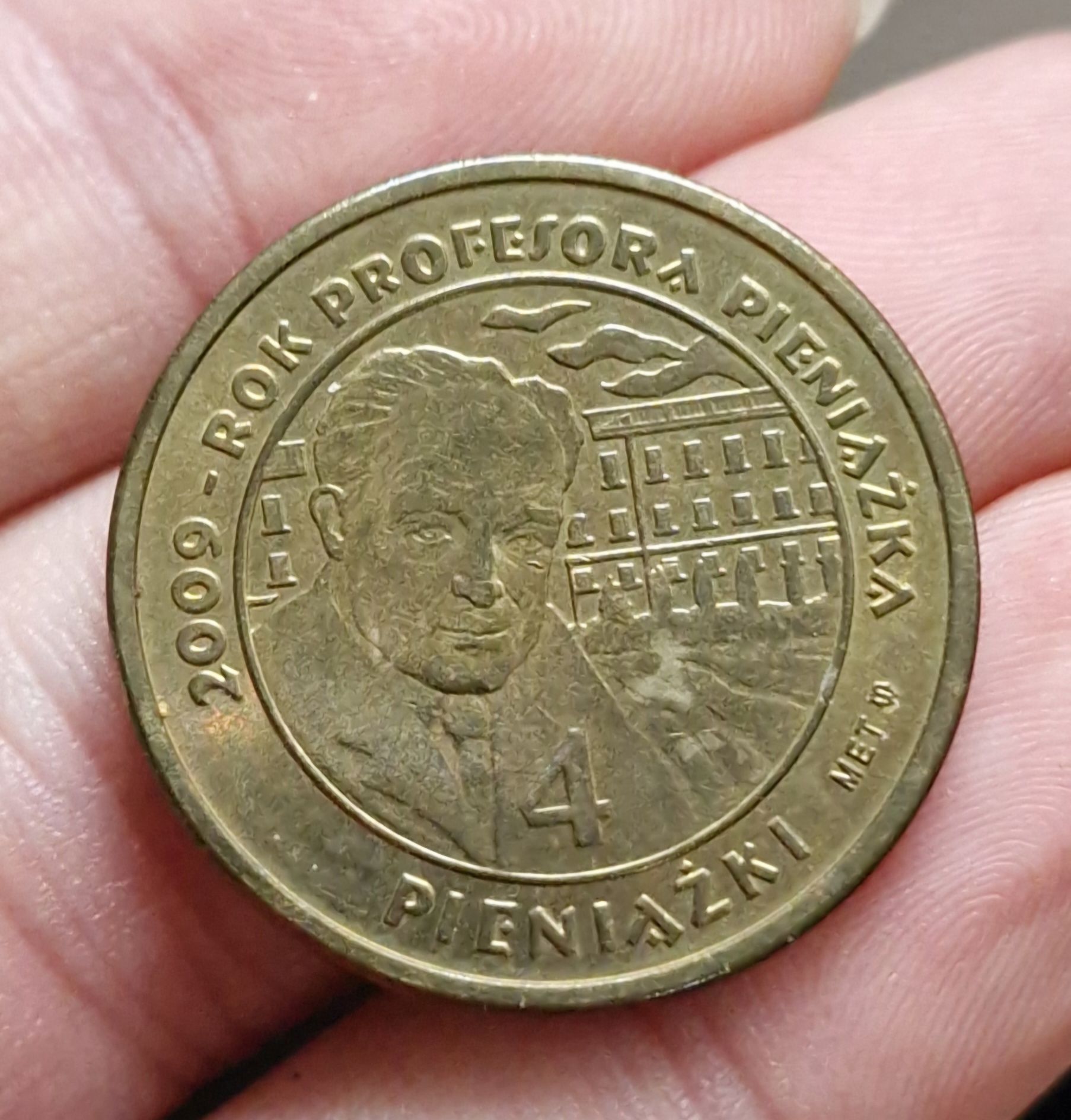 Moneta 4 pieniążki z 2009 roku.