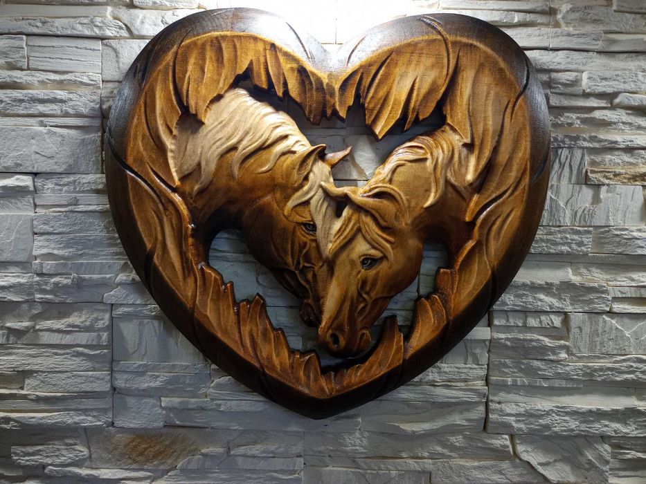 Konie-Plaskorzezba-Drewno-Serce
