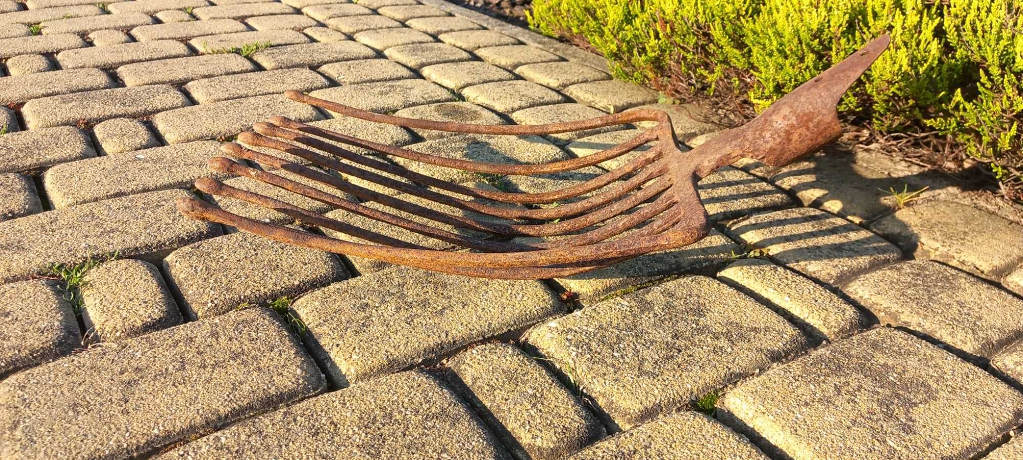 Stare metalowe widły do ziemniaków gable kute metalowe widły
