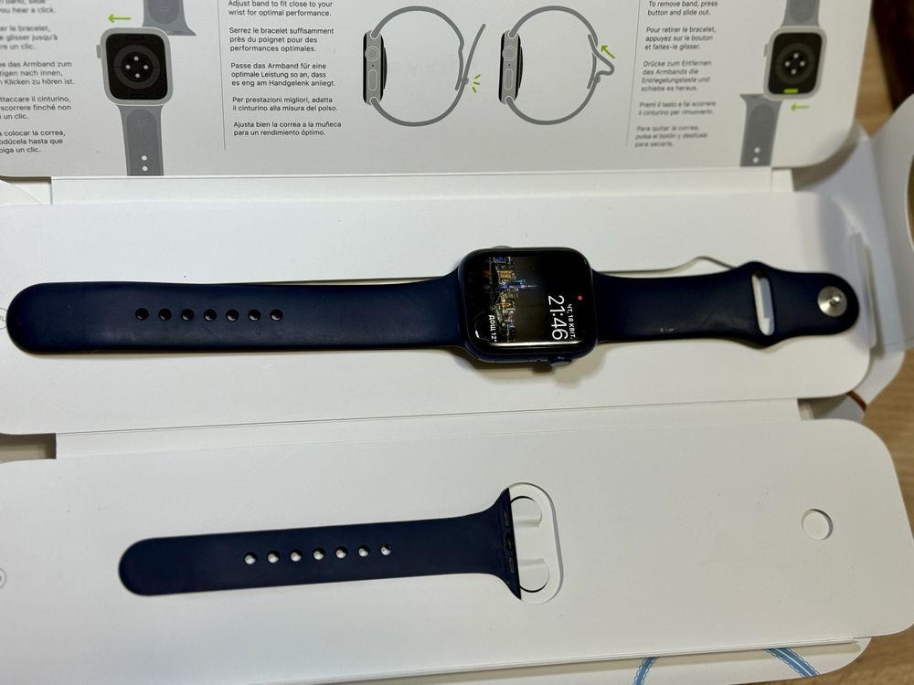 Apple Watch 44mm siries 6 Blue Aluminium GPS Deep Navy Sport Band