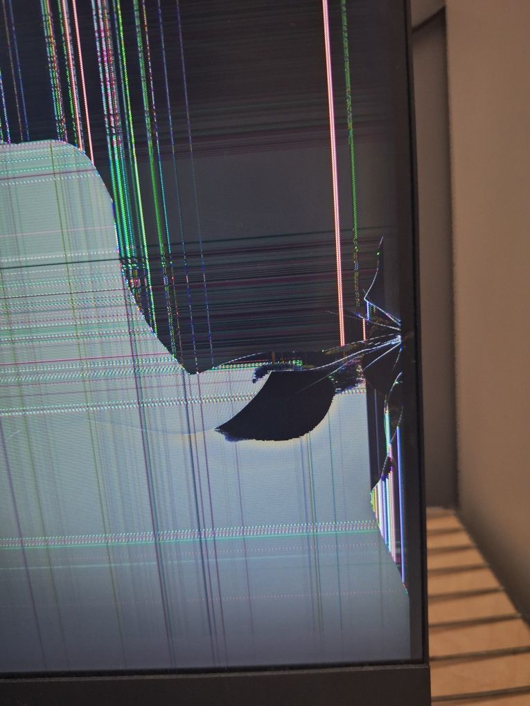 Monitor LG uszkodzony