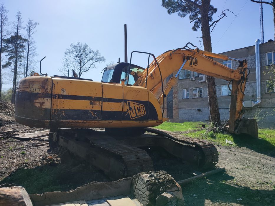 JCB JS 220 LC гусеничный