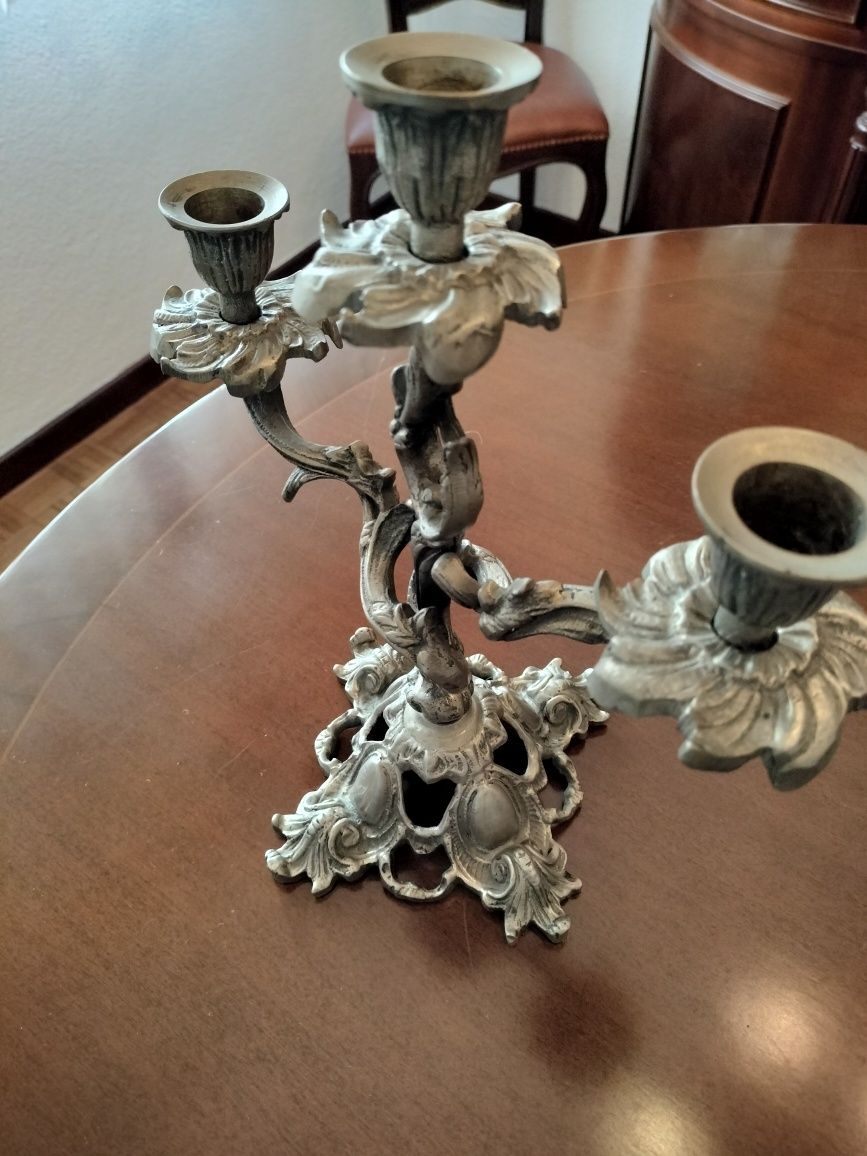 Candelabros de estanho