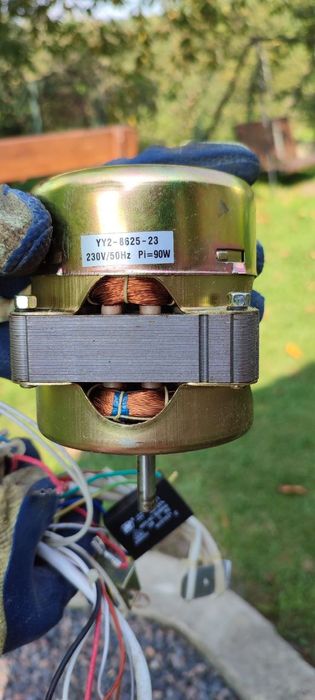 Двигун для хлібопічки.