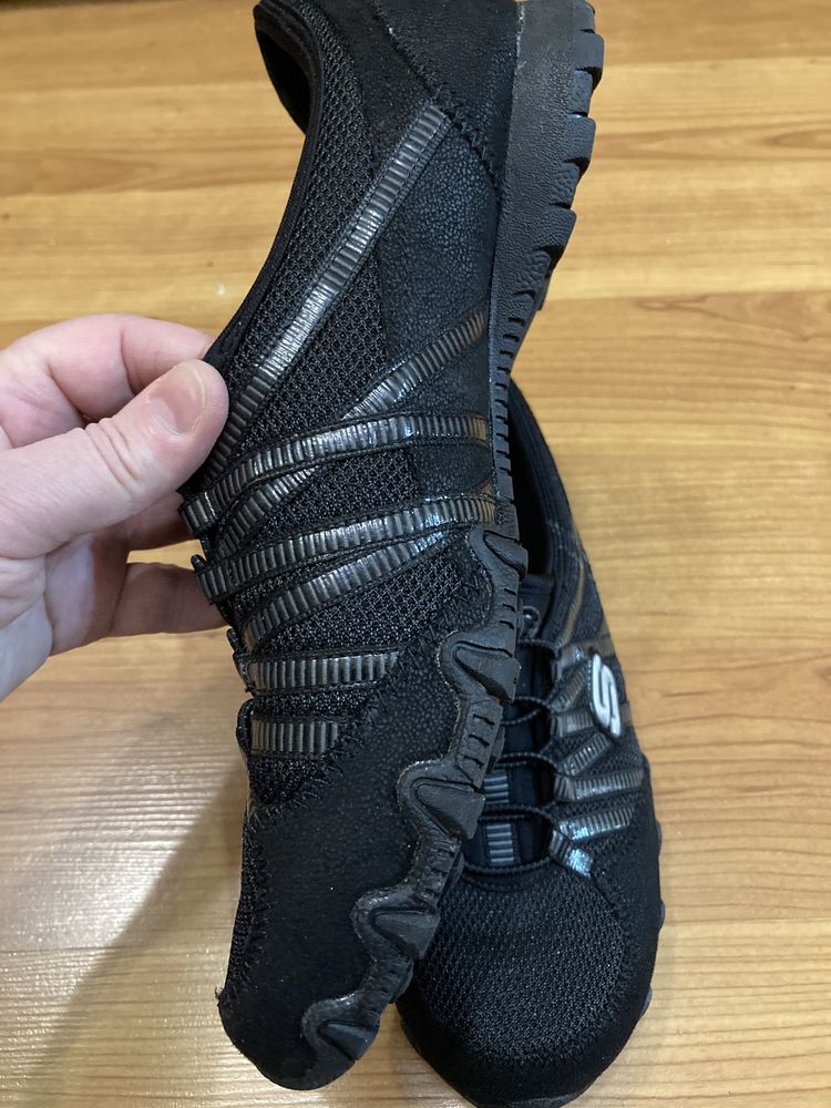 Кроссовки Skechers размер 39 стелька 26 см искусственная замша.новые.