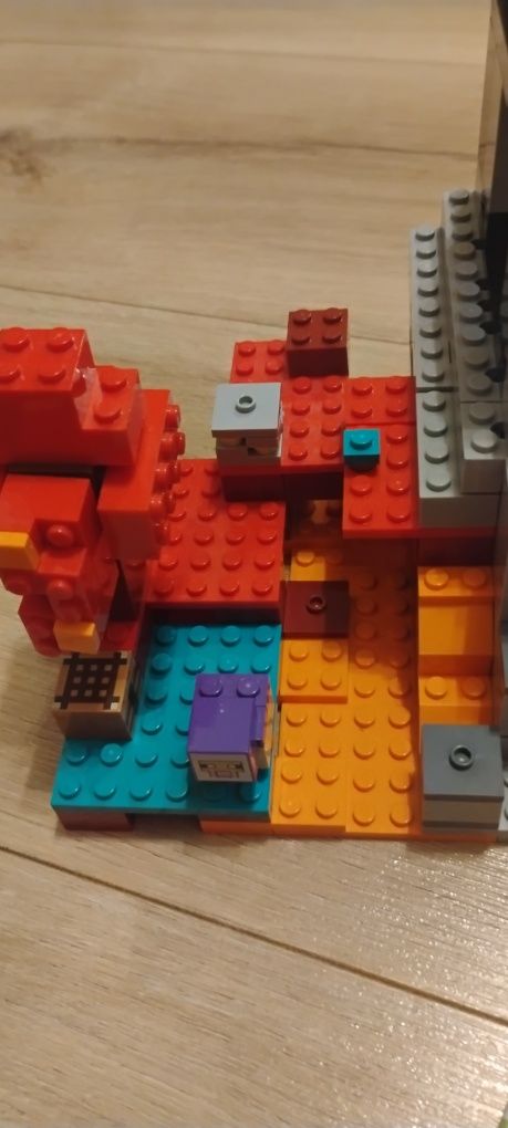 LEGO Minecraft 21167 oraz 21172
