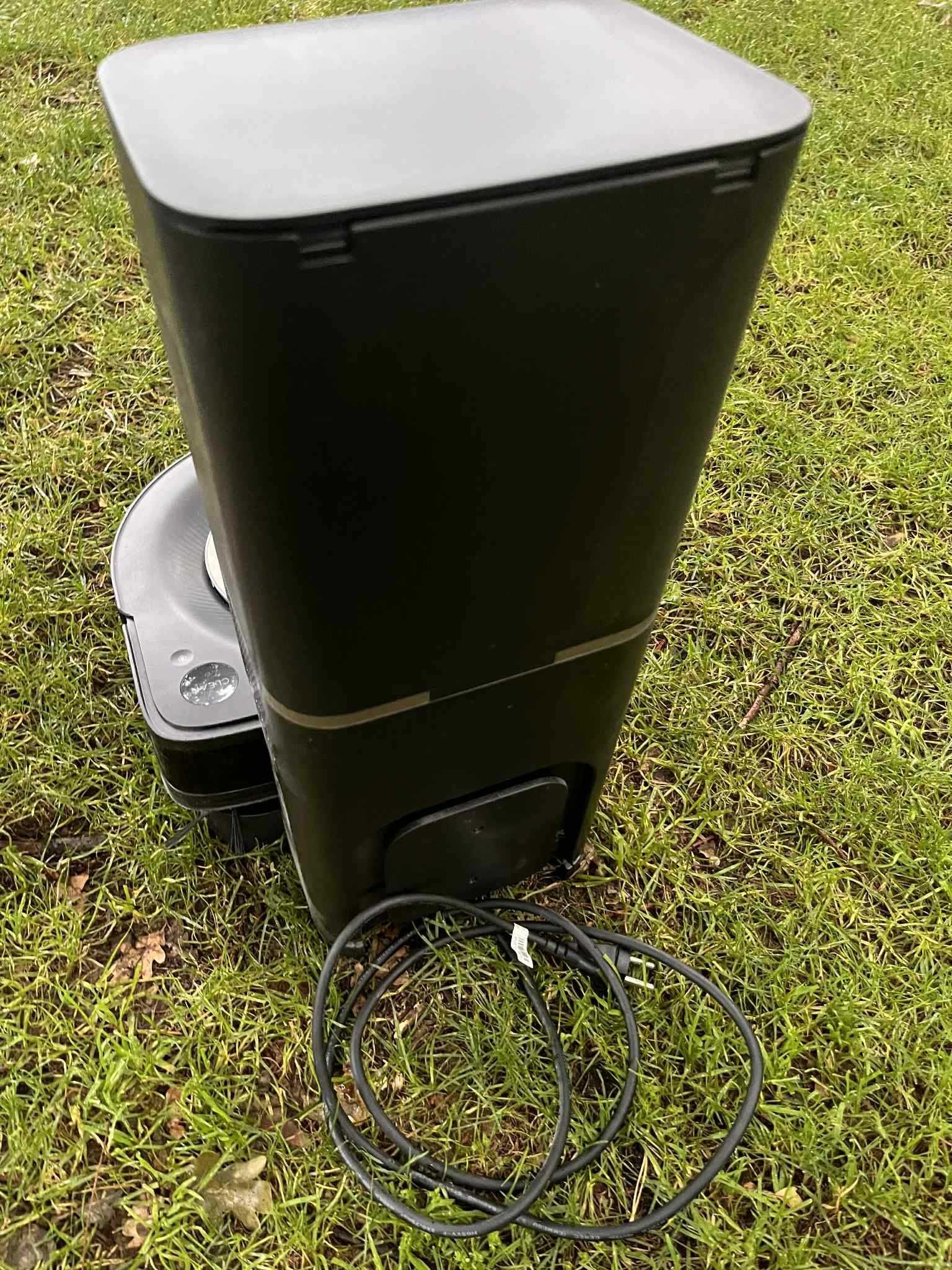 iRobot Roomba s9+ + Stacja czyszcząca – stan bardzo dobry
