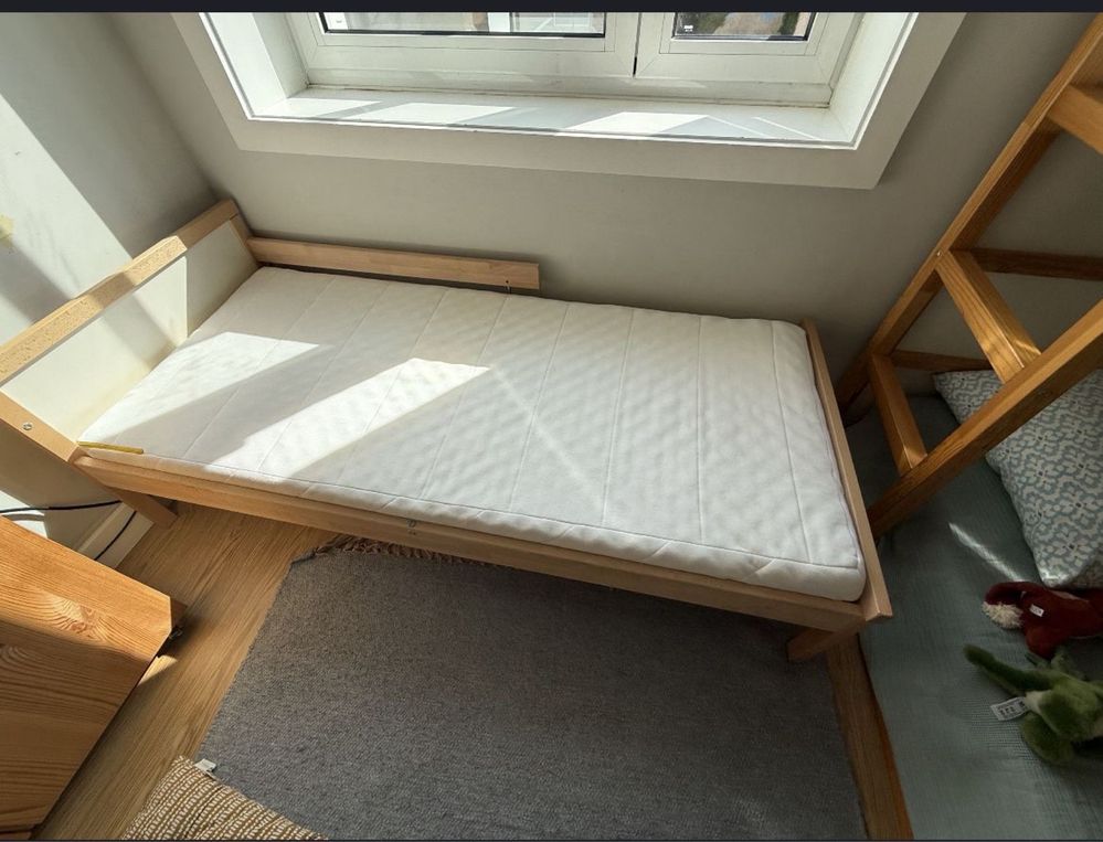 Cama criança c/ estrado c/ colchão
