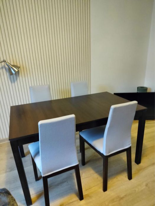 Stół z krzesłami używany