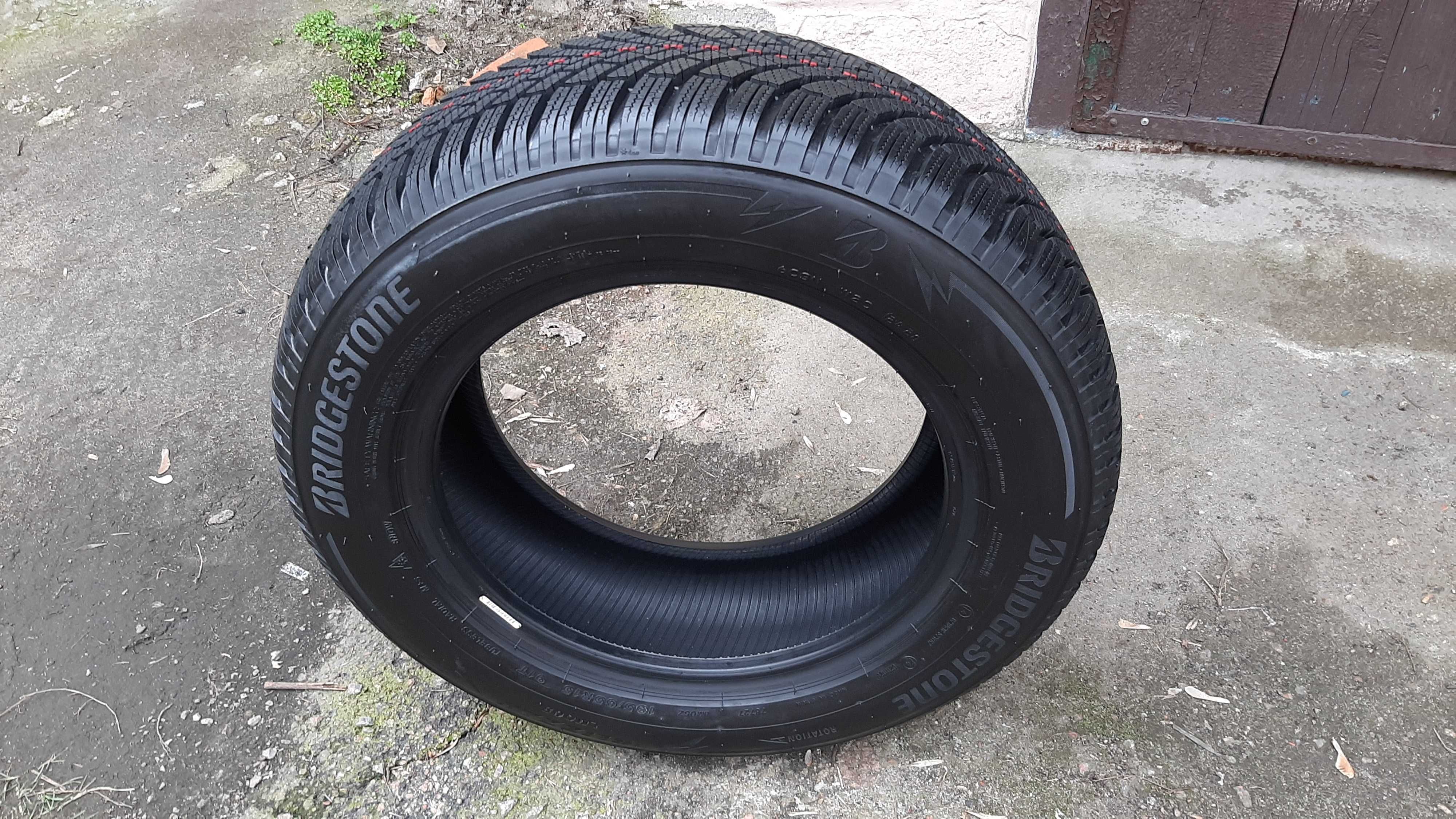 Новий скат 195/65 R15 Bridgestone Blizzak LM005